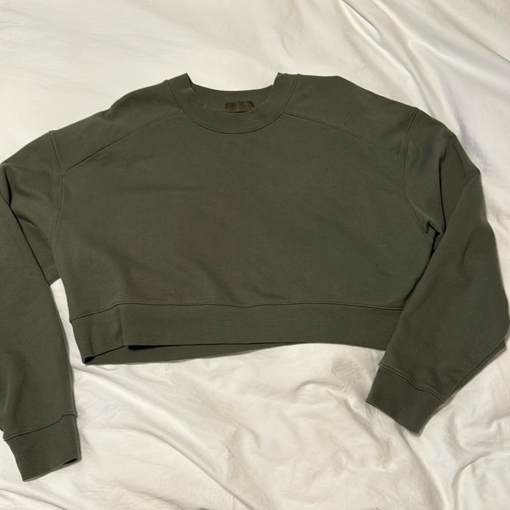 * NEVER Worn Nuuds Cropped Crewneck Sweatshirt | Olive | Size M